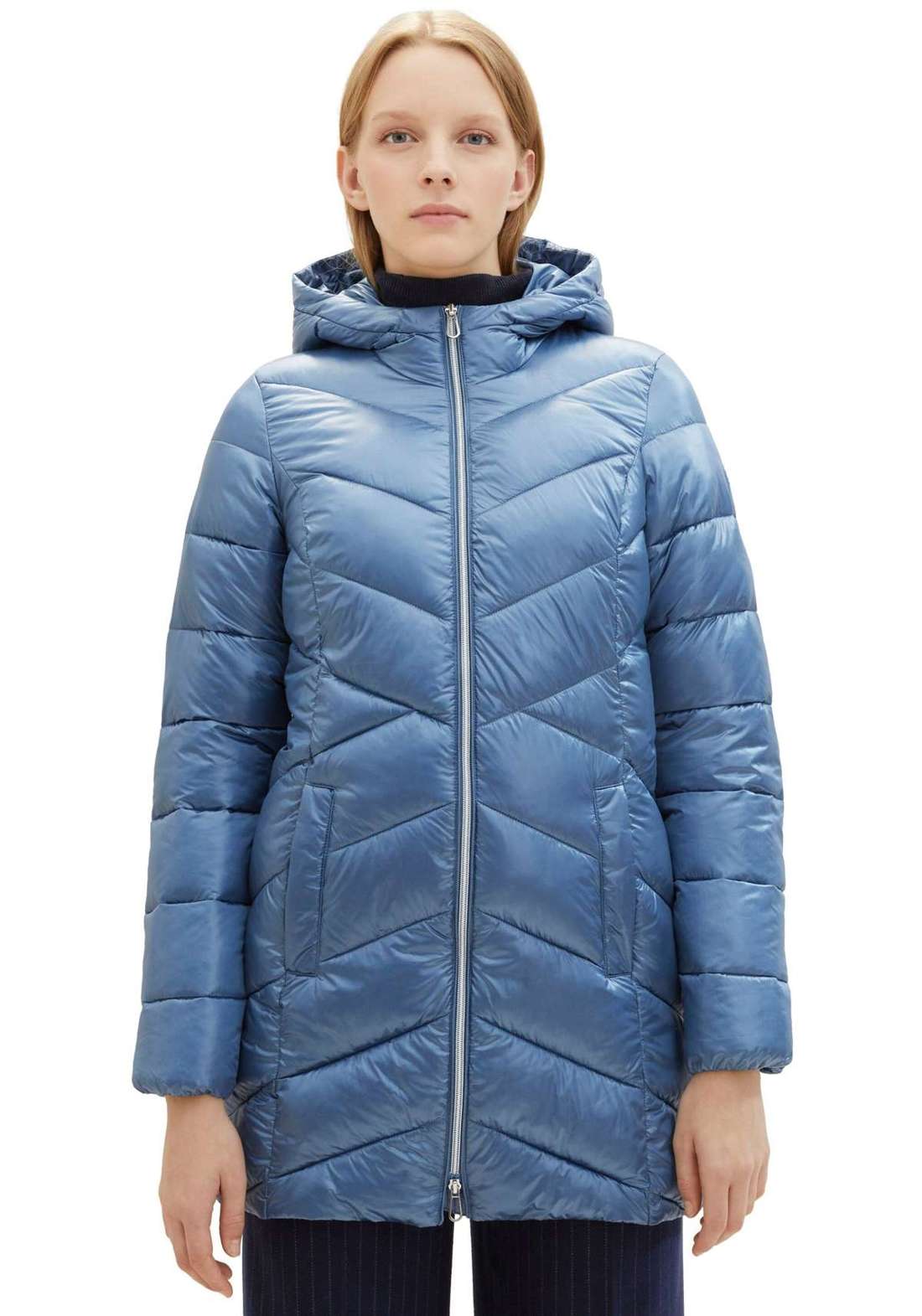 Стеганое пальто на двусторонней молнии.