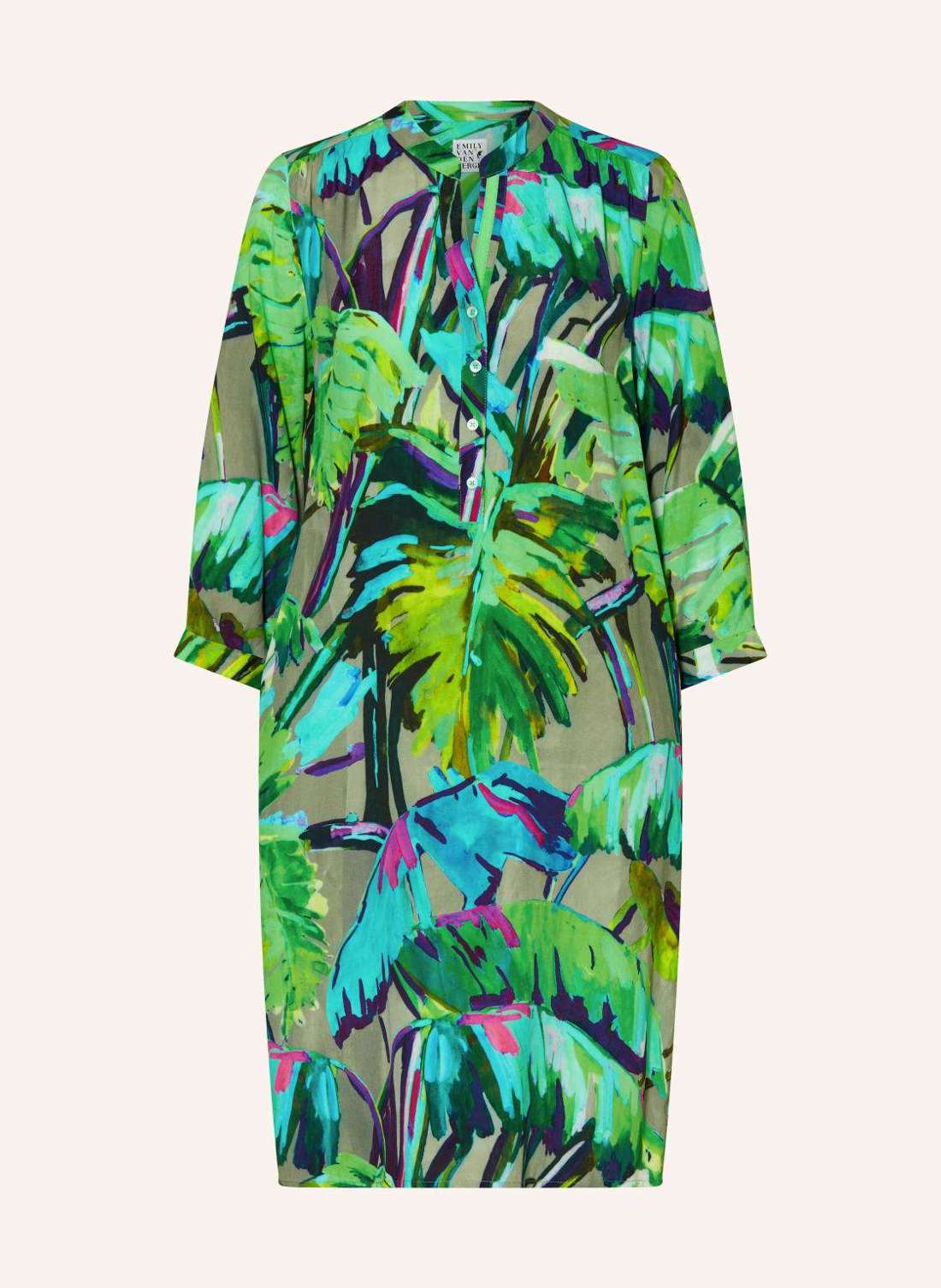 Платье с рукавами 3/4