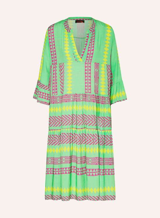 Платье с рукавами 3/4