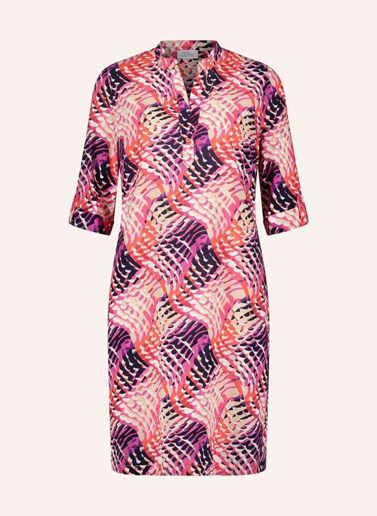 Платье с рукавами 3/4