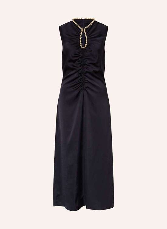 Атласное платье с драгоценными камнями