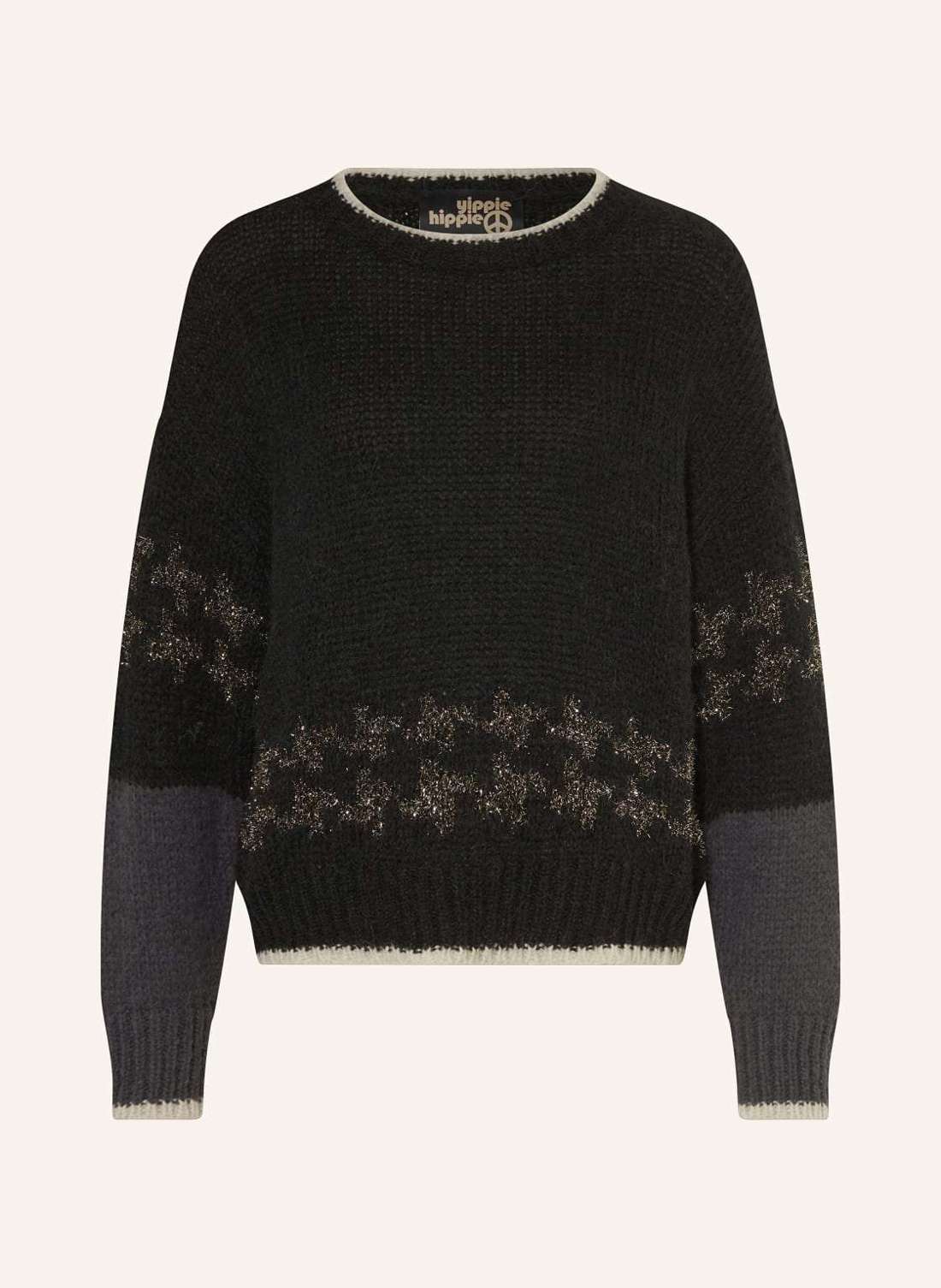 Свитер из блестящей пряжи