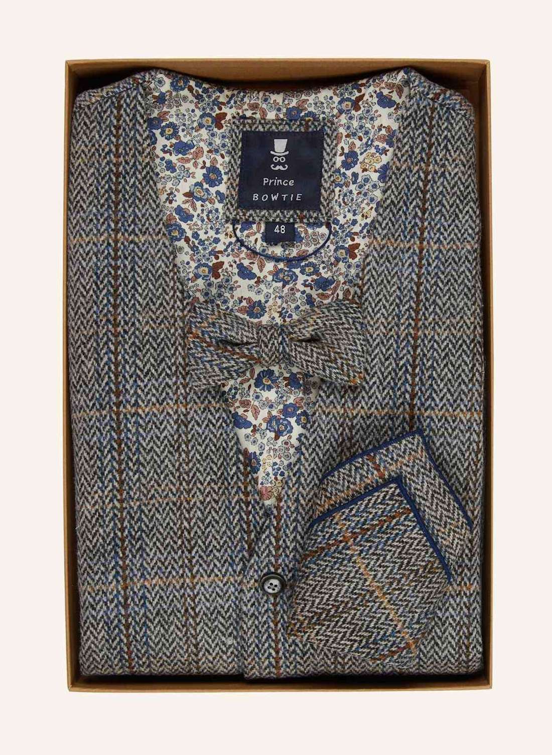 Комплект: костюмная жилетка, галстук-бабочка и нагрудный платок