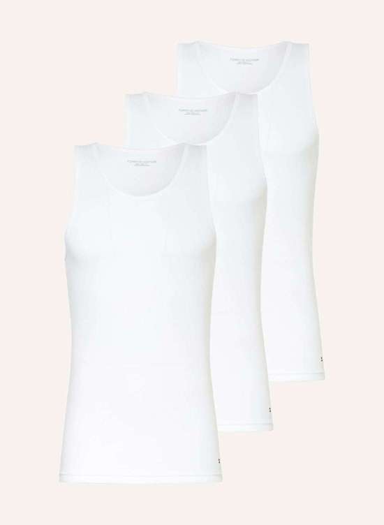 В упаковке 3 майки