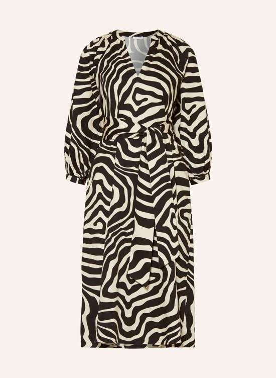 Платье с рукавами 3/4