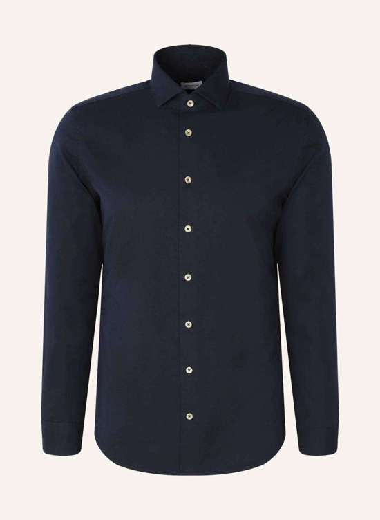 Повседневная рубашка приталенного кроя