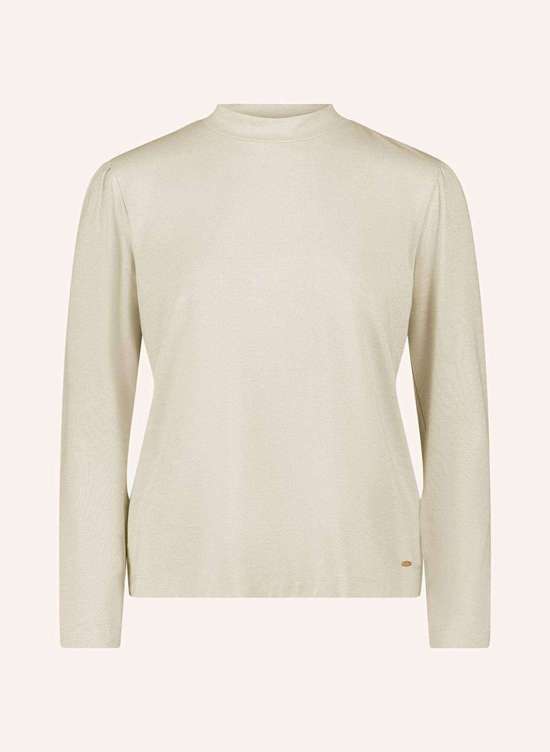 Свитер из блестящей пряжи