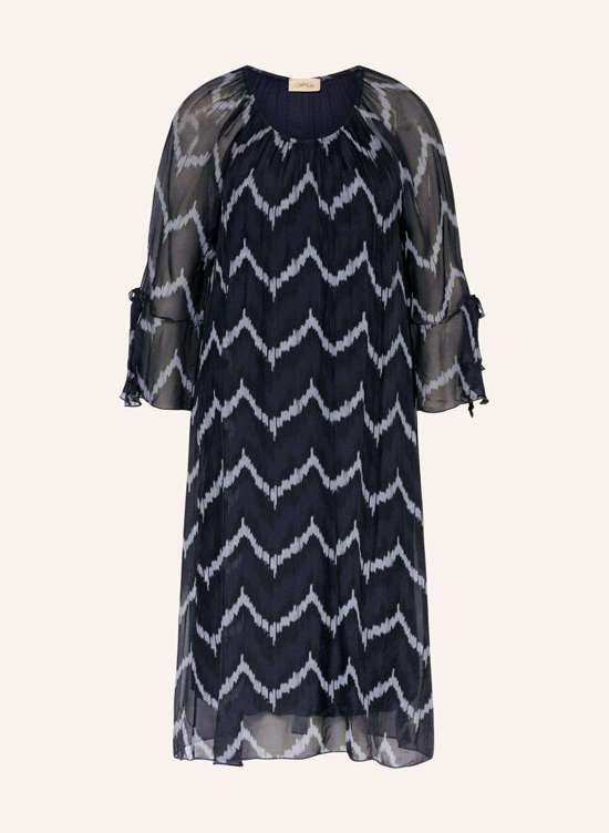 Платье с рукавами 3/4