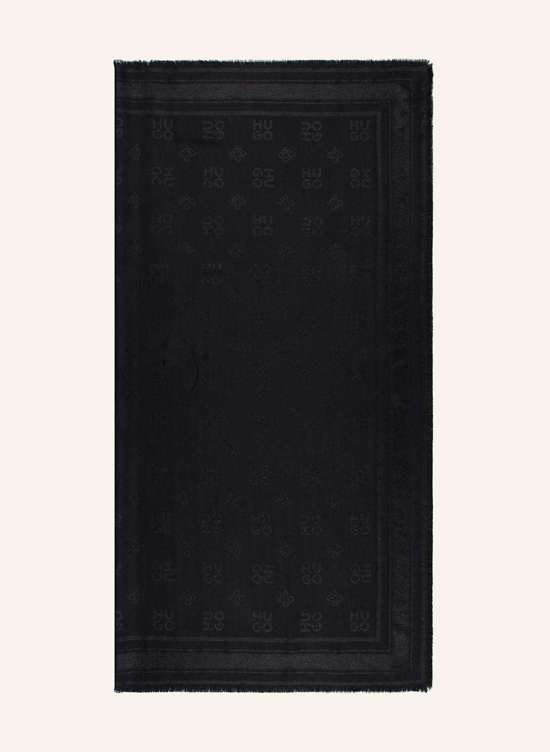 Шаль из блестящей пряжи