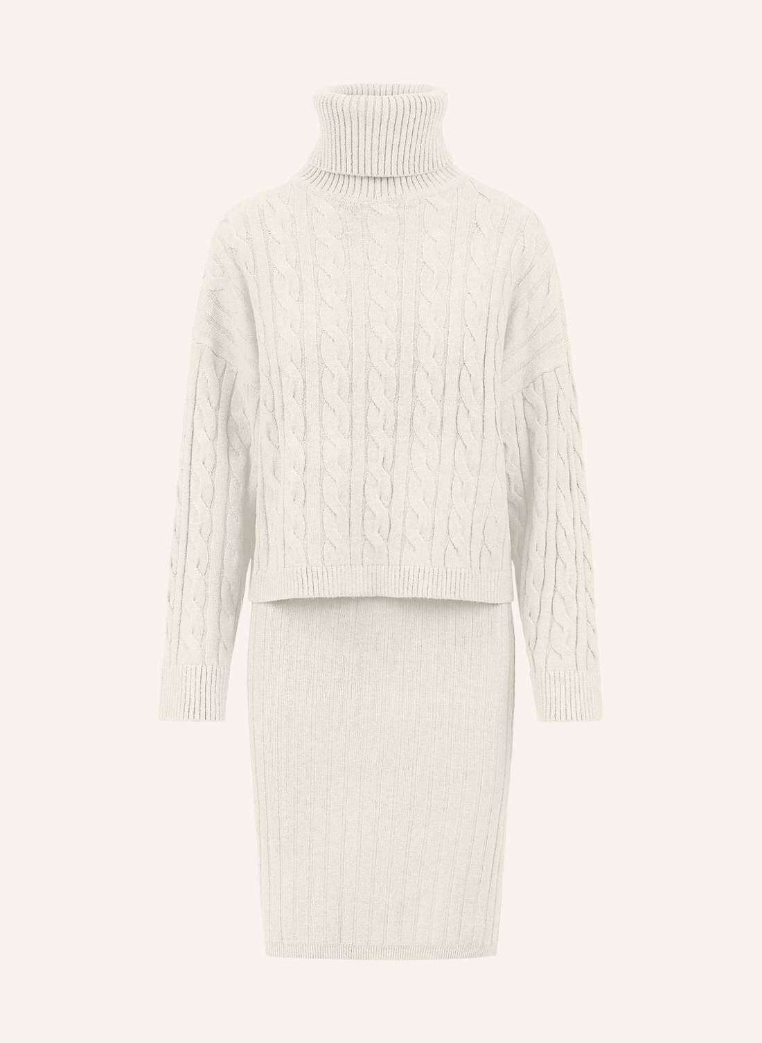 Вязаное платье со свитером