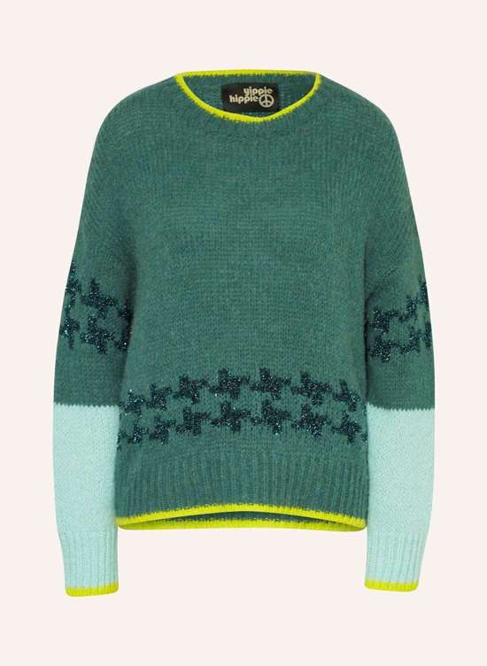 Свитер из блестящей пряжи