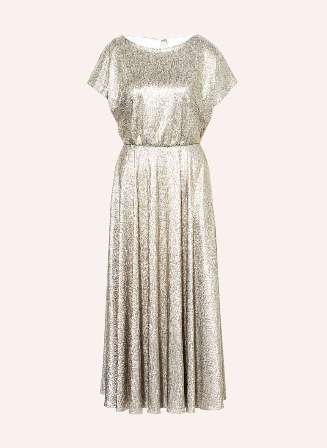 Платье с открытыми плечами