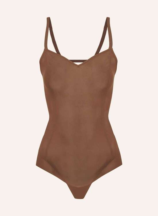 Формируем фигуру с вырезом на спине. ALL MESH