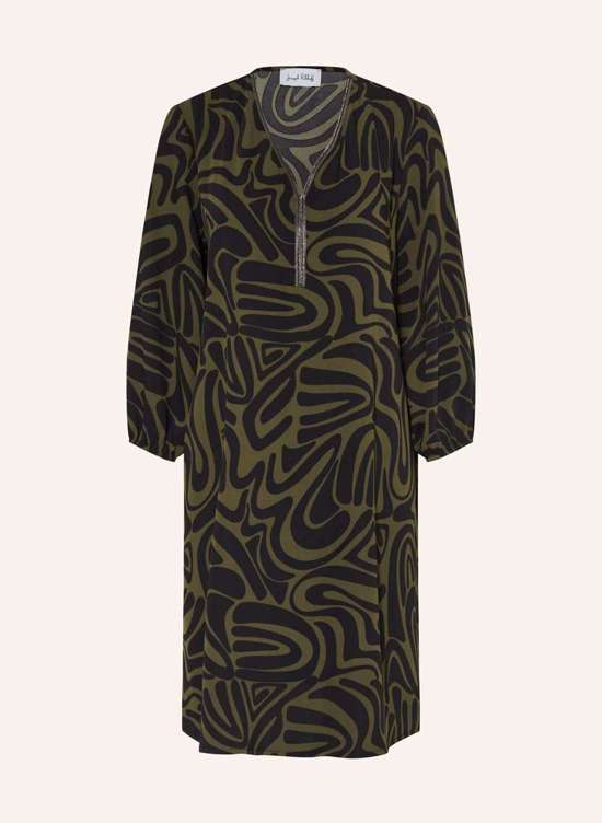 Платье с рукавами 3/4 и драгоценными камнями