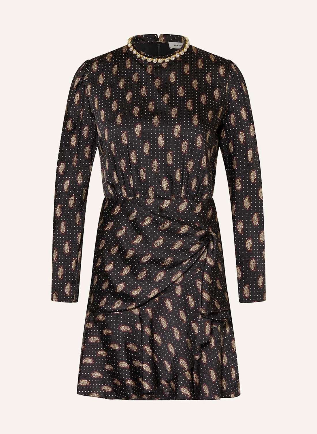 Платье с драгоценными камнями и воланами