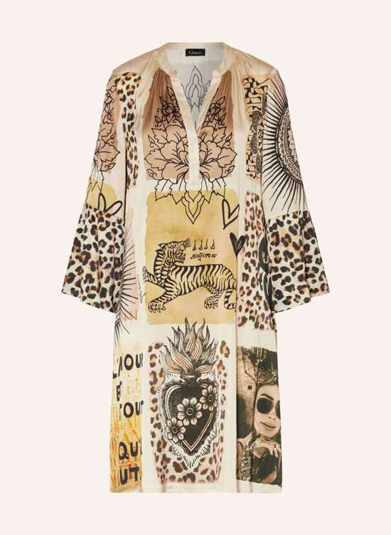 Атласное платье с рукавами 3/4.