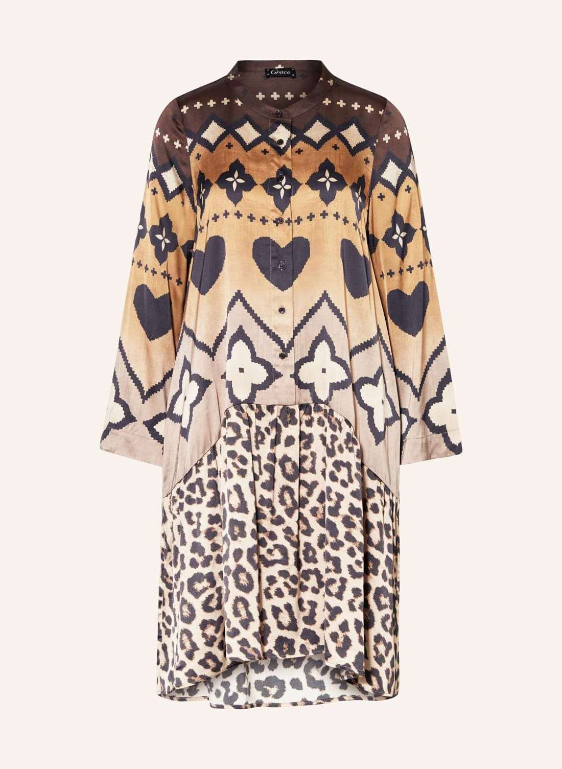 Атласное платье с рукавами 3/4.