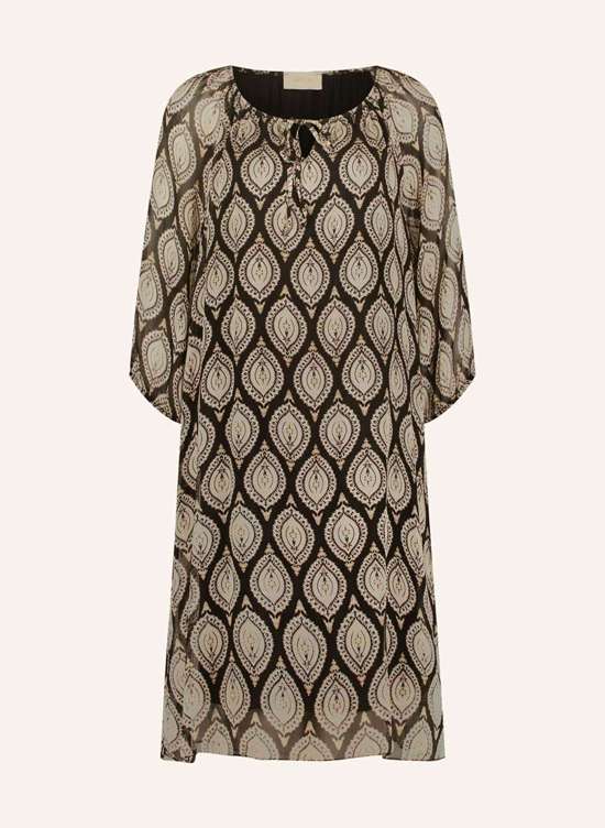 Платье с рукавами 3/4