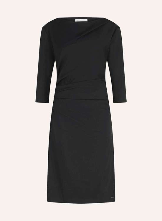 Платье-футляр с рукавами 3/4