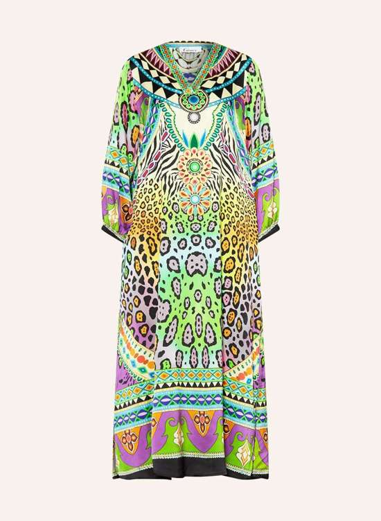 Атласное платье с рукавами 3/4.