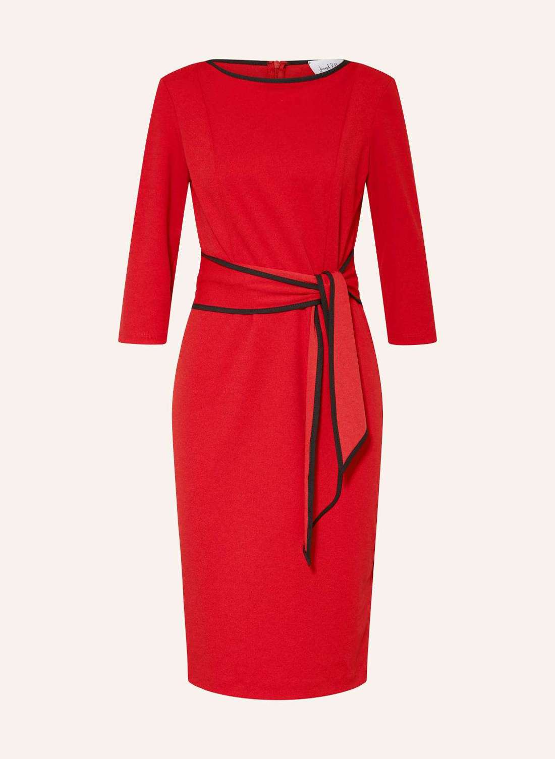 Платье-футляр с рукавами 3/4