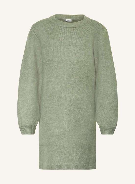 Вязаное платье