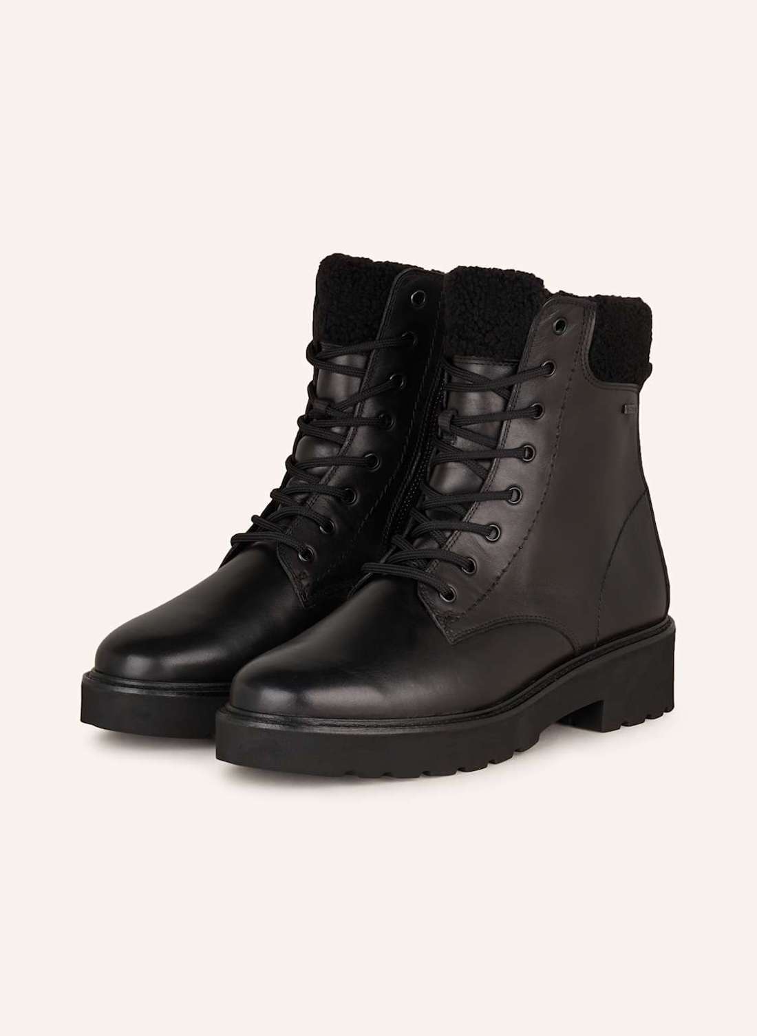 Ботинки на шнуровке