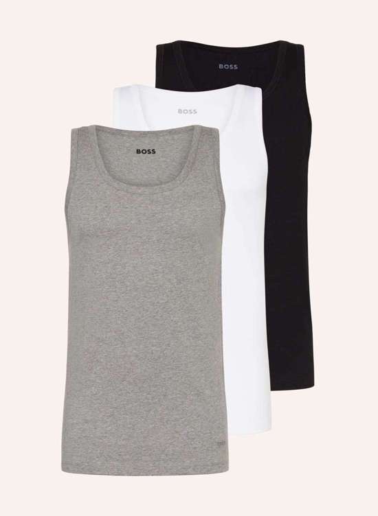 В упаковке 3 майки