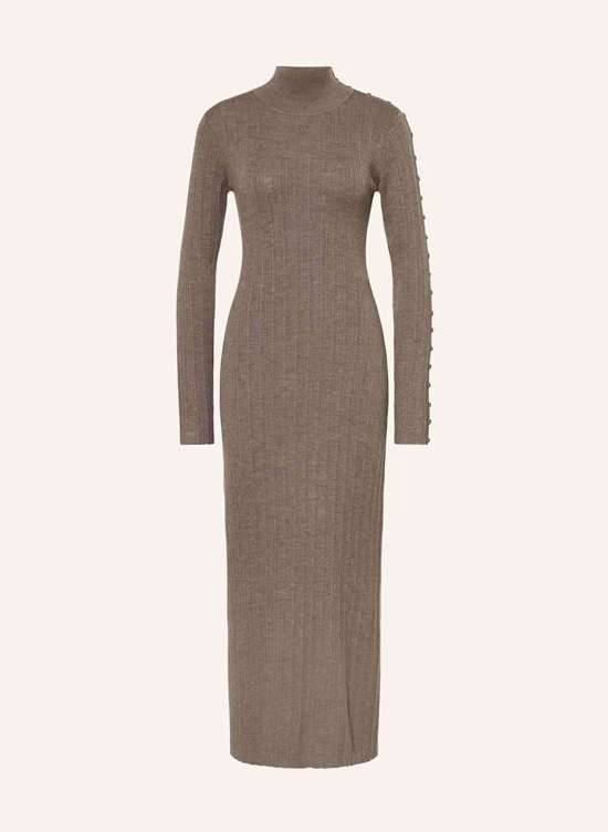 Трикотажное платье