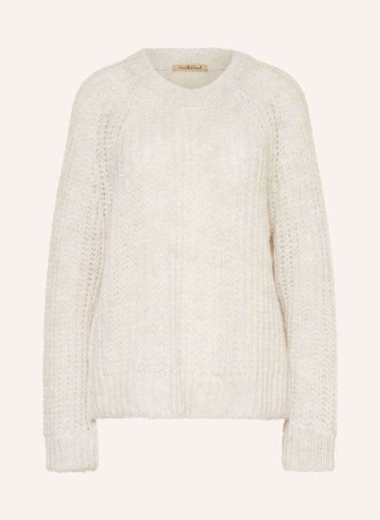 Свитер из блестящей пряжи