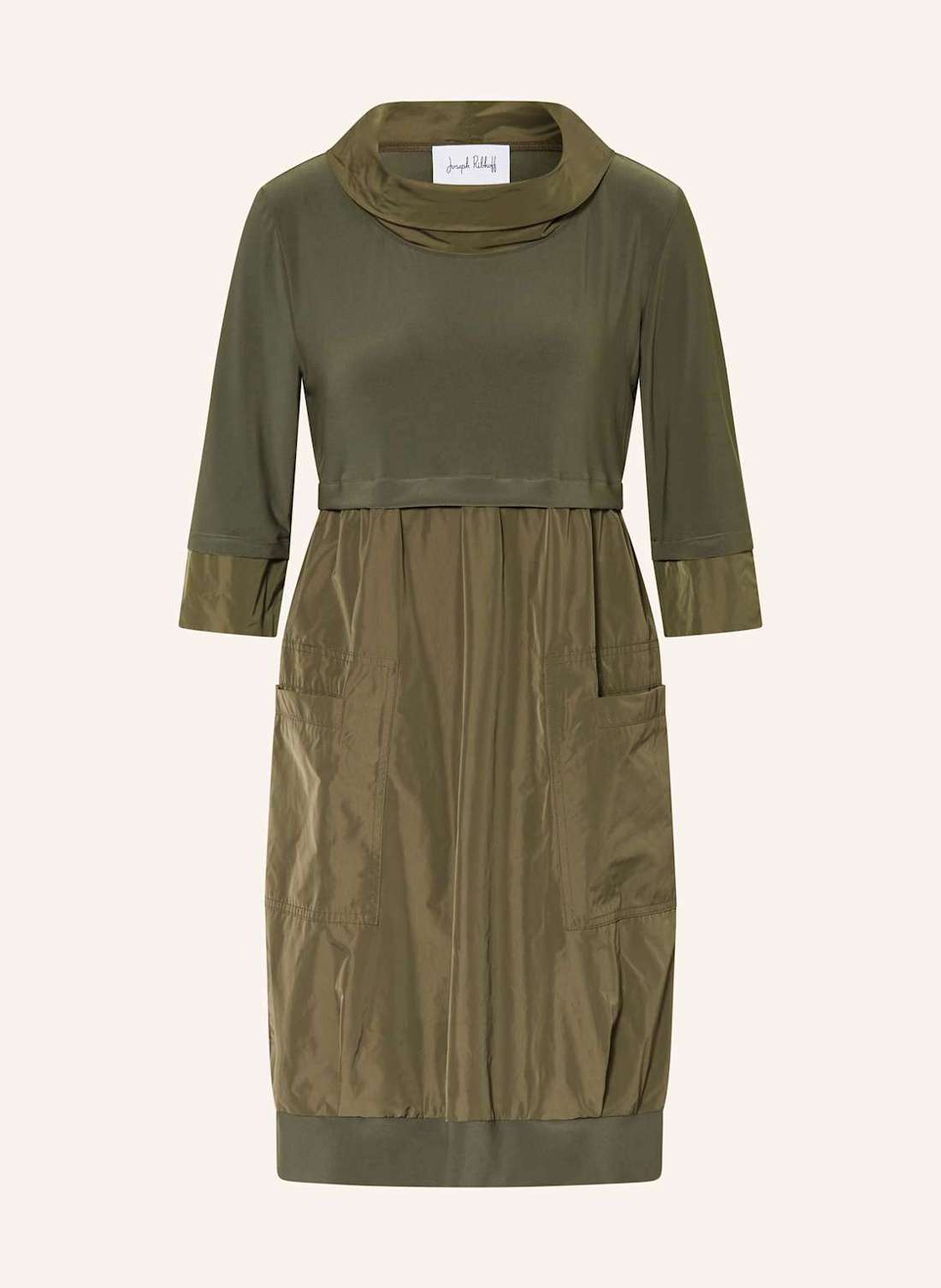 Платье с рукавами 3/4