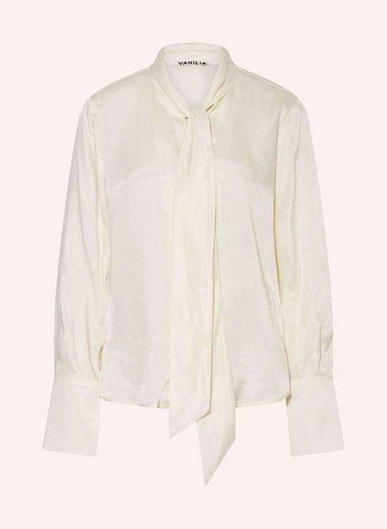 Атласная блузка с завязками на воротнике