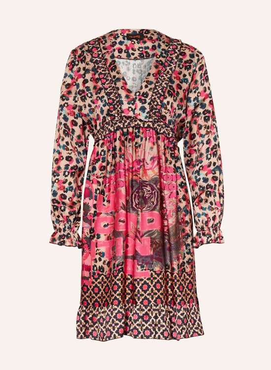 Атласное платье с рюшами