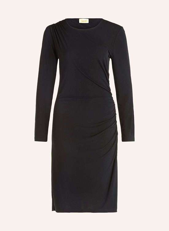 Платье с рукавами 3/4