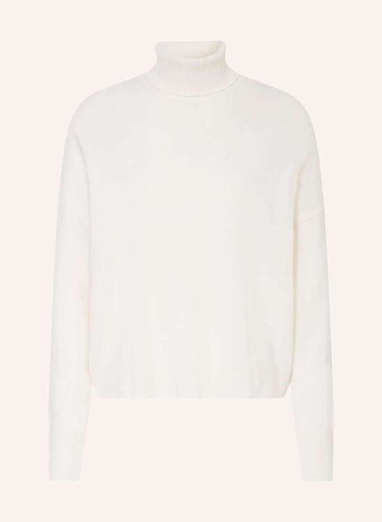 Пуловер с высоким воротником