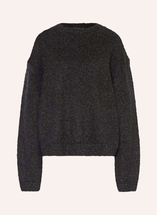 Свитер из блестящей пряжи