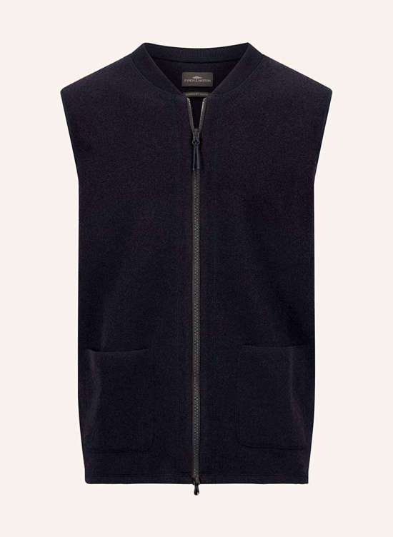 Вязаный жилет