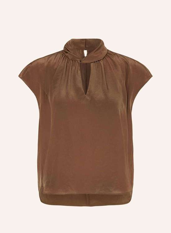 Блузка-рубашка с вырезом