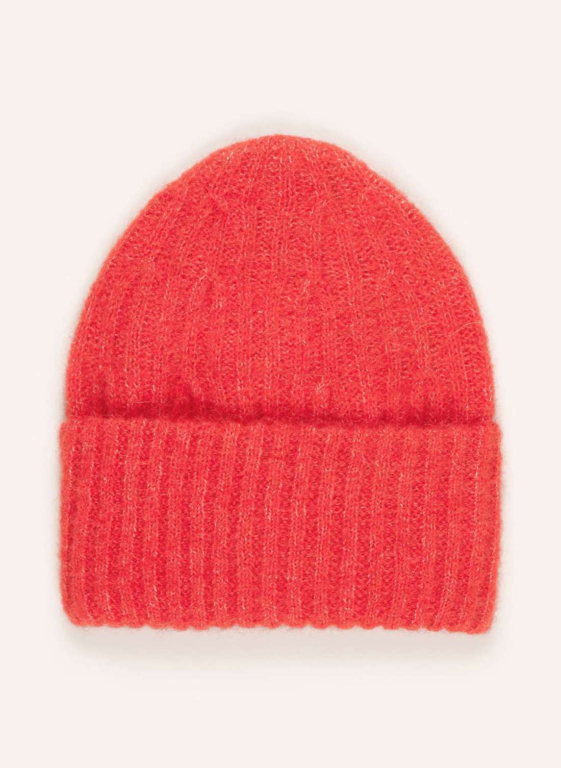 Шапка с альпакой EAST