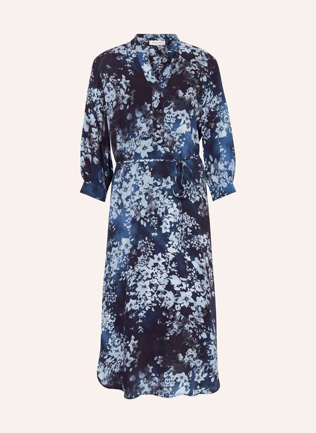 Платье с рукавами 3/4