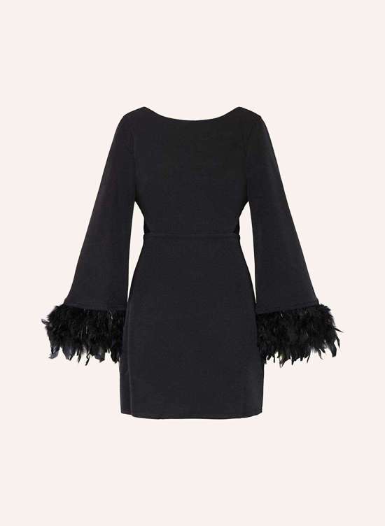 Коктейльное платье с вырезами