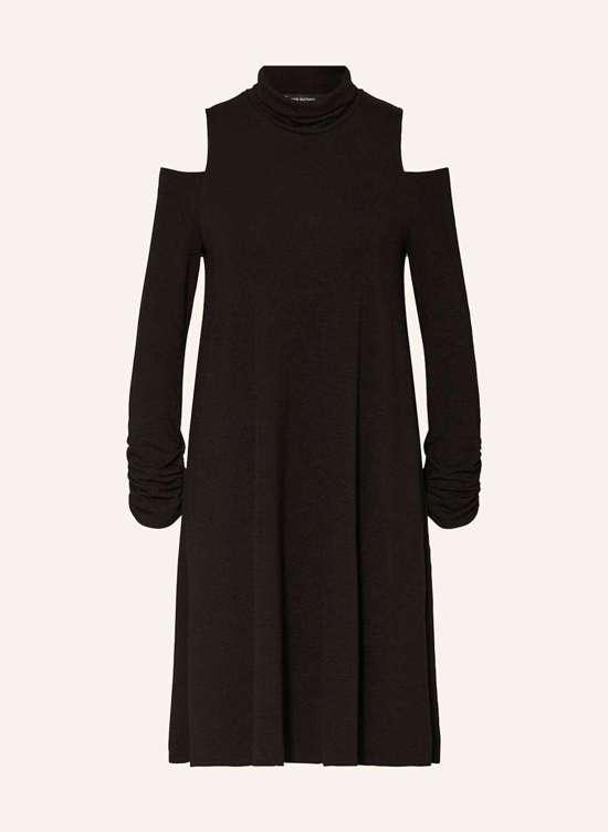 Платье из джерси с открытыми плечами