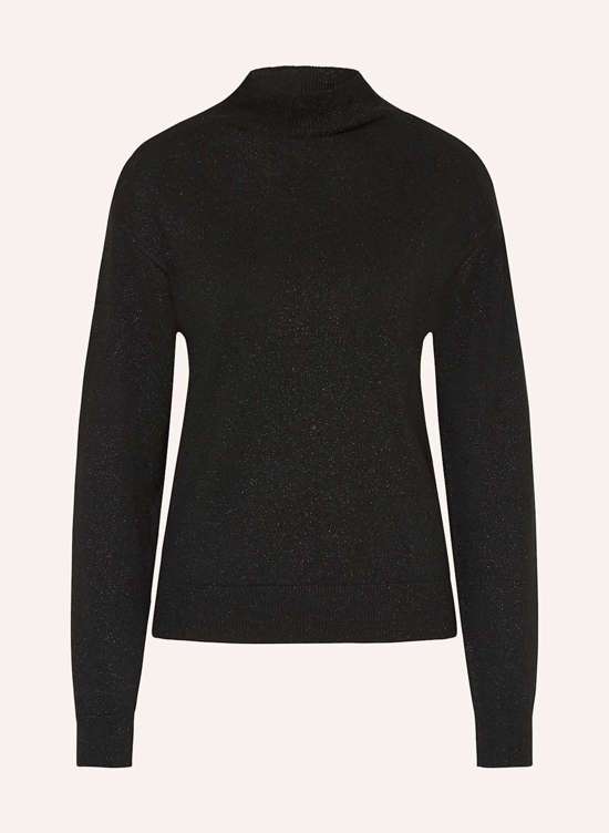 Свитер из блестящей пряжи