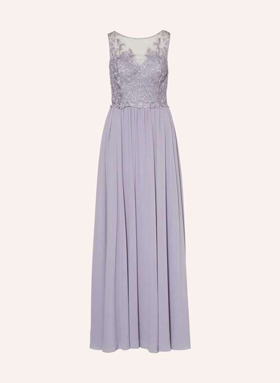 Вечернее платье с кружевом и драгоценными камнями