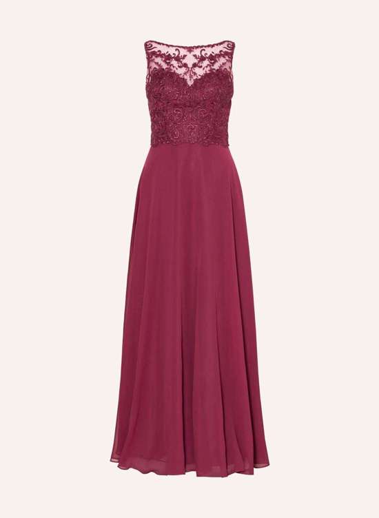 Вечернее платье с кружевом и драгоценными камнями