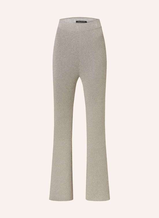 Вязаные брюки из блестящей пряжи.