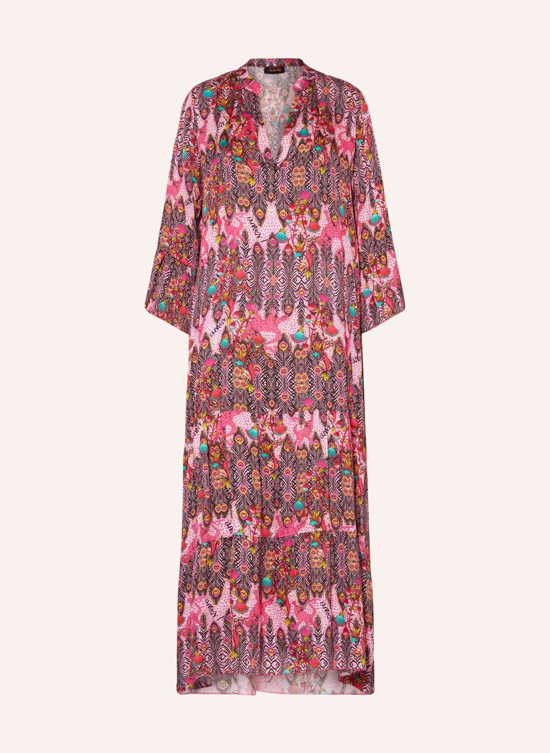 Атласное платье с рукавами 3/4.