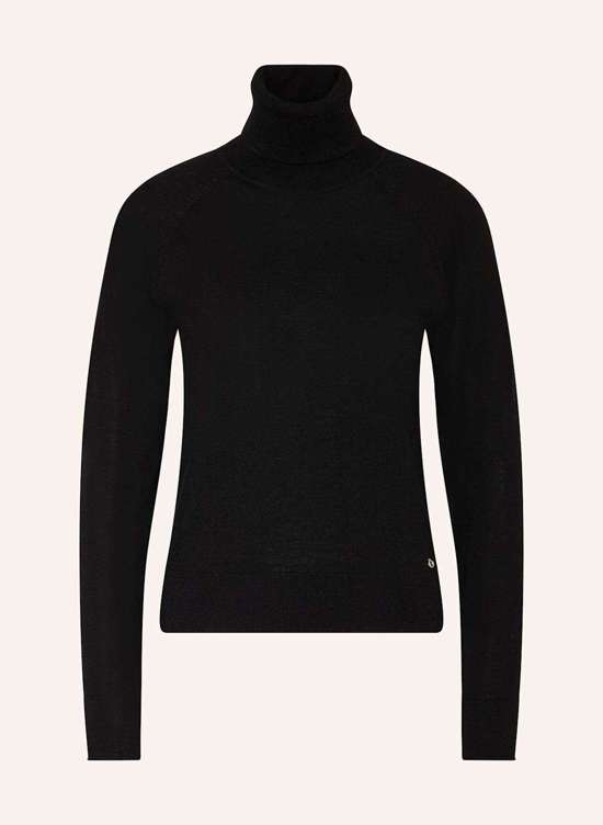 Пуловер с высоким воротником