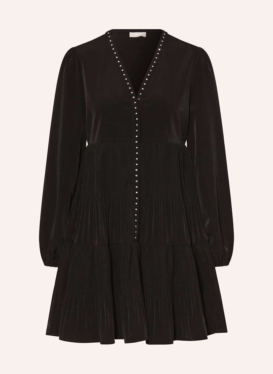 Платье с заклепками