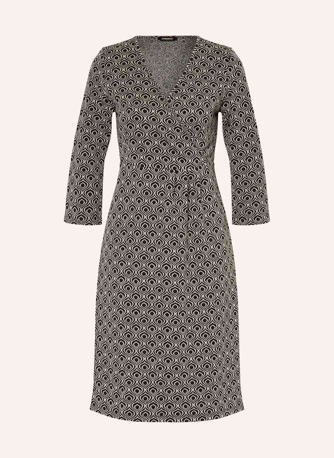 Платье с рукавами 3/4 и пряжей с блестками.